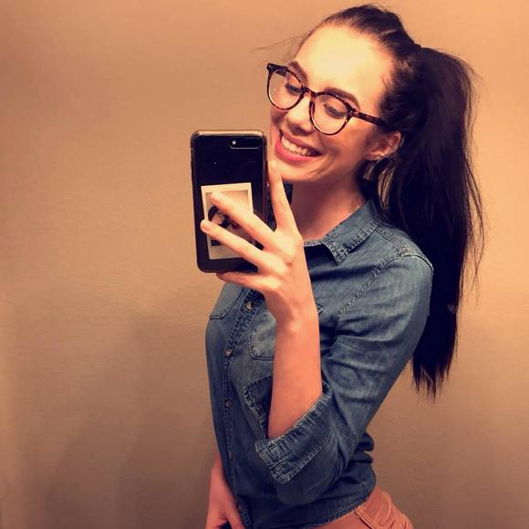 Meet your Posher, Tatum - Picture 1 of 1